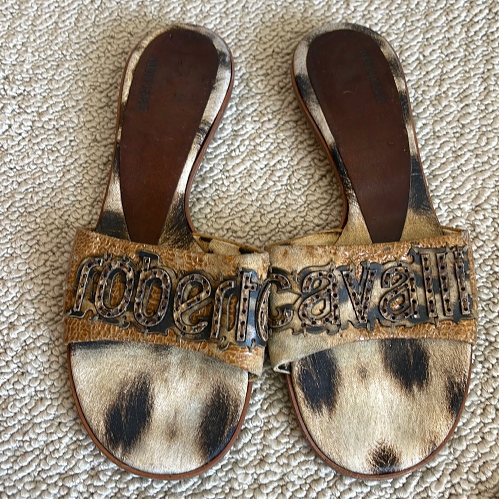 Pre-own Roberto cavalli sandals size 9